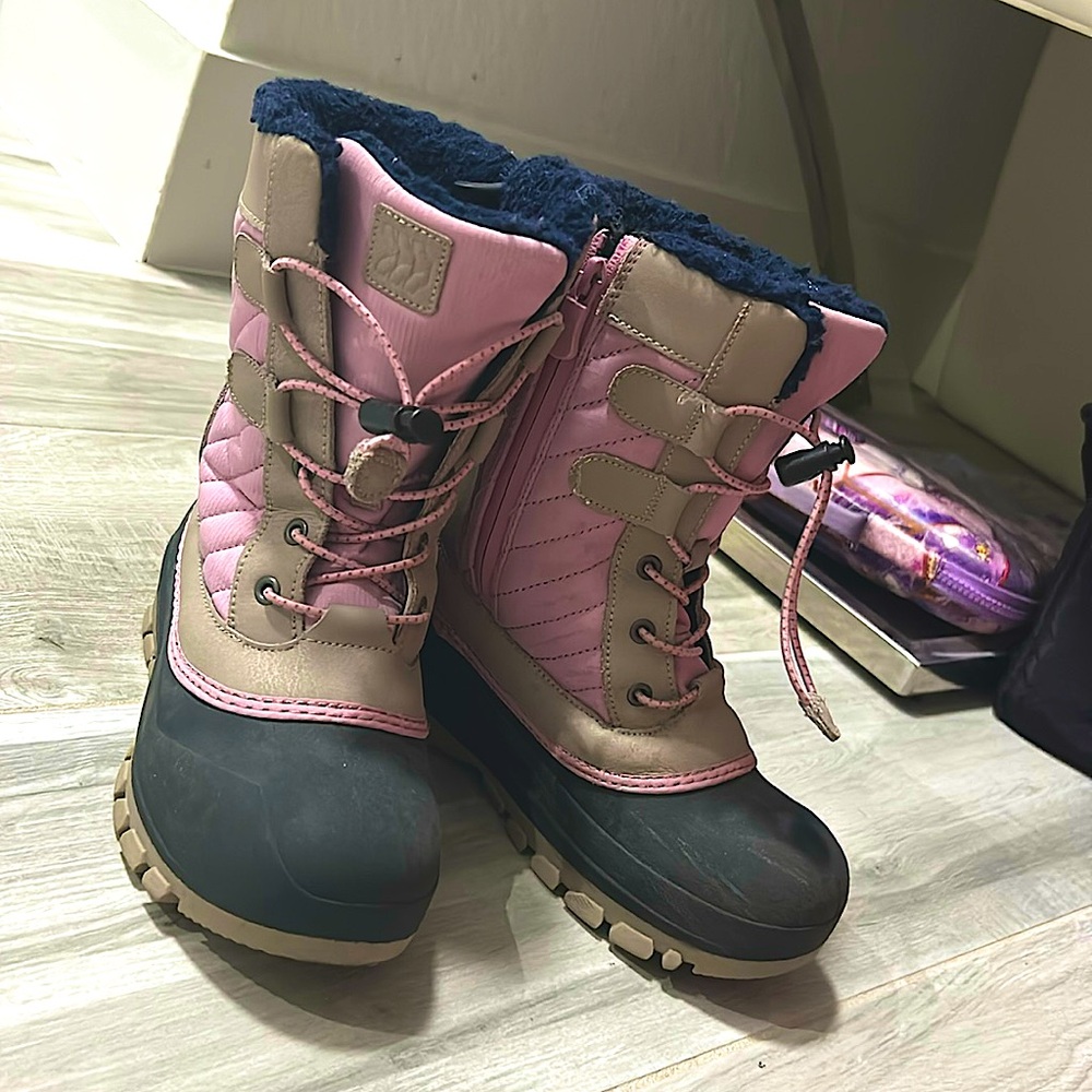 Old “all in motion” boots cute and size 1 girls worth a lot